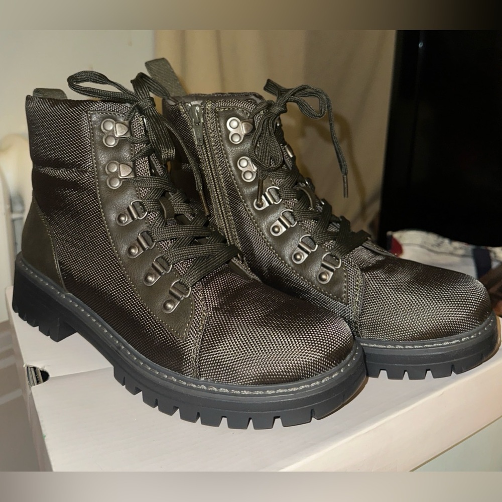 SO Clavicle Women’s Hiking Combat Boots Olive Green Size 8